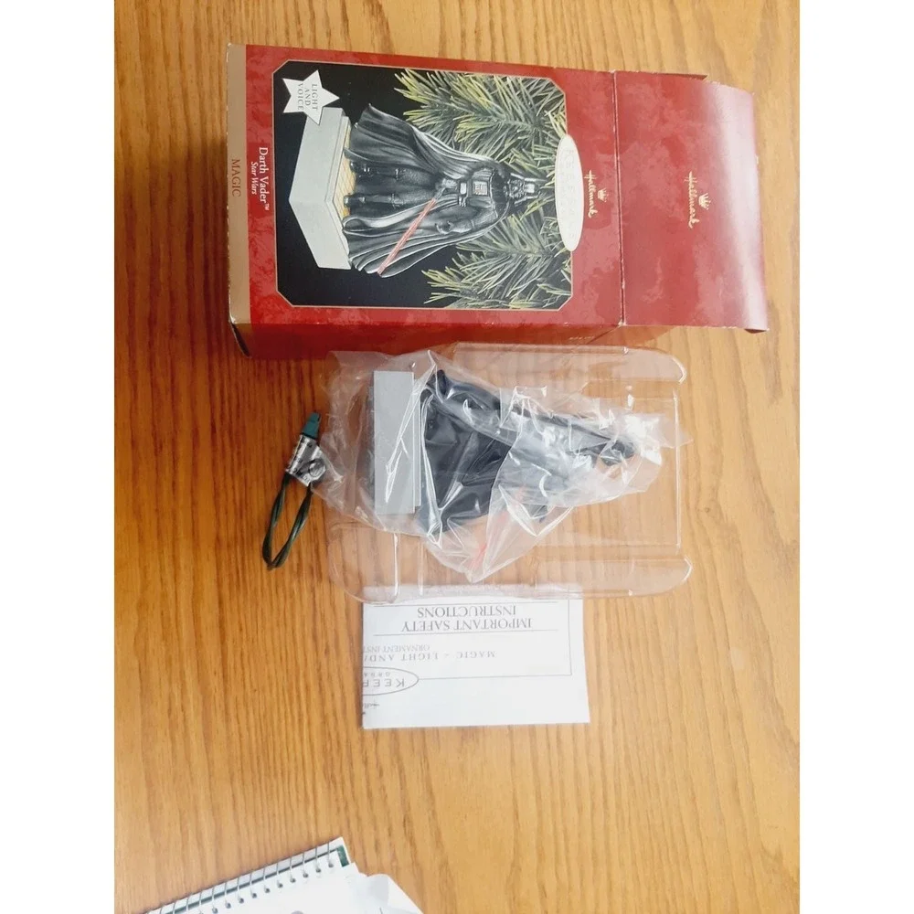 Hallmark‎ keep sake Darth Vador ornament NIB.
